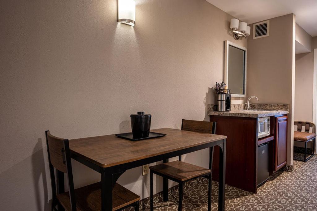 D. Hotel Suites & Spa Holyoke Εξωτερικό φωτογραφία